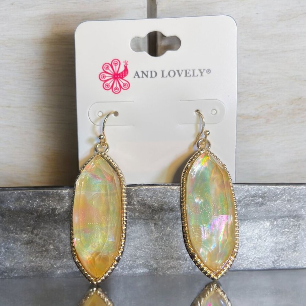 And Lovely Gold‎ Iridescent Drop Earrings Faceted Resin Dangle Lightweight Boho